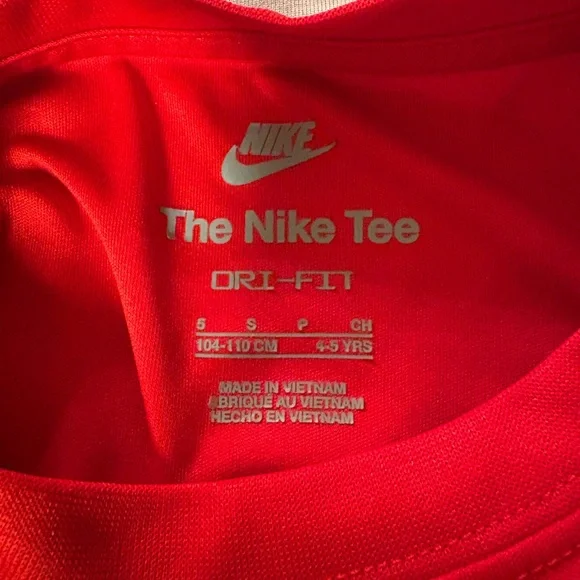 Bundle of 4 little boys size 4-5 short sleeve t-shirts. - Picture 8 of 16